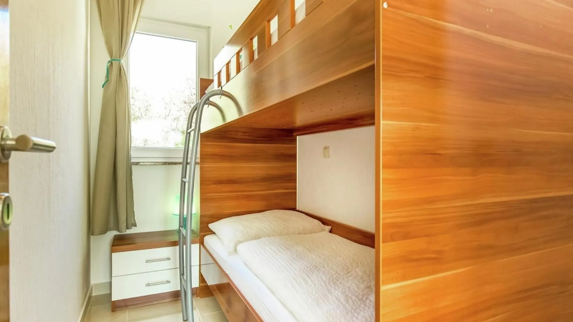 Contemporary Holiday Home In Dramalj With Swimming Pool קרואטיה